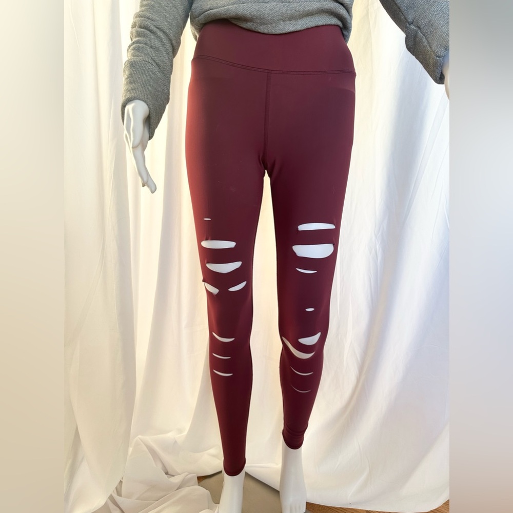 ALO Women's Ripped Airbrush Leggings - Black Cherry - Small